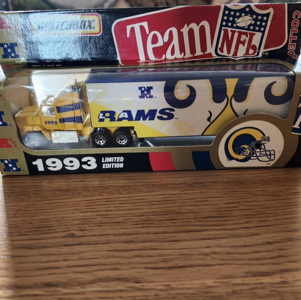 Matchbox 1993 Rams Team NFL Truck
